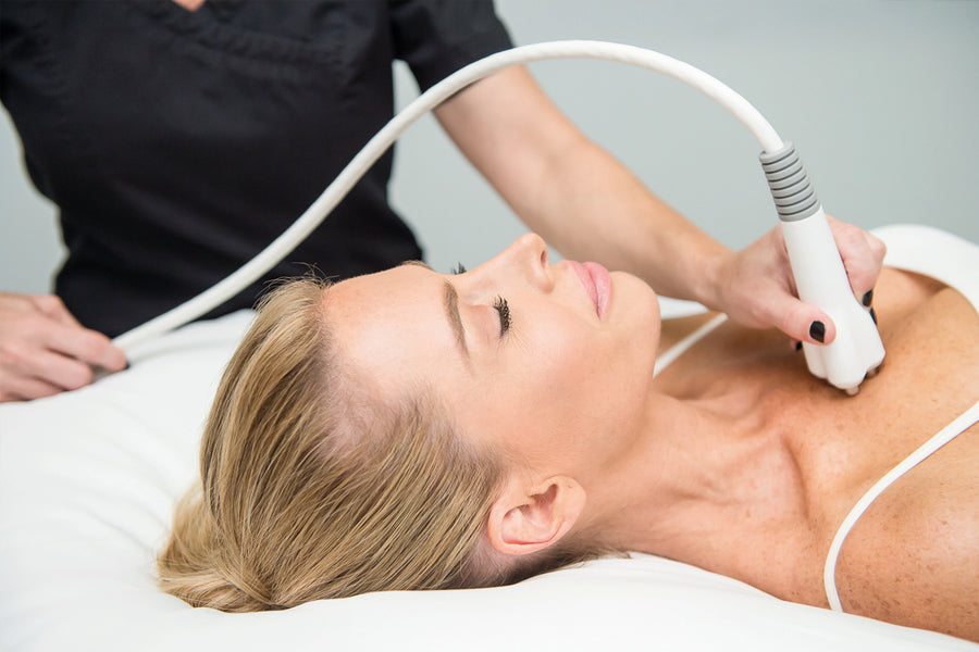 Neck and Décolleté Anti-Wrinkle and Skin Booster at SkinVitál Clinic
