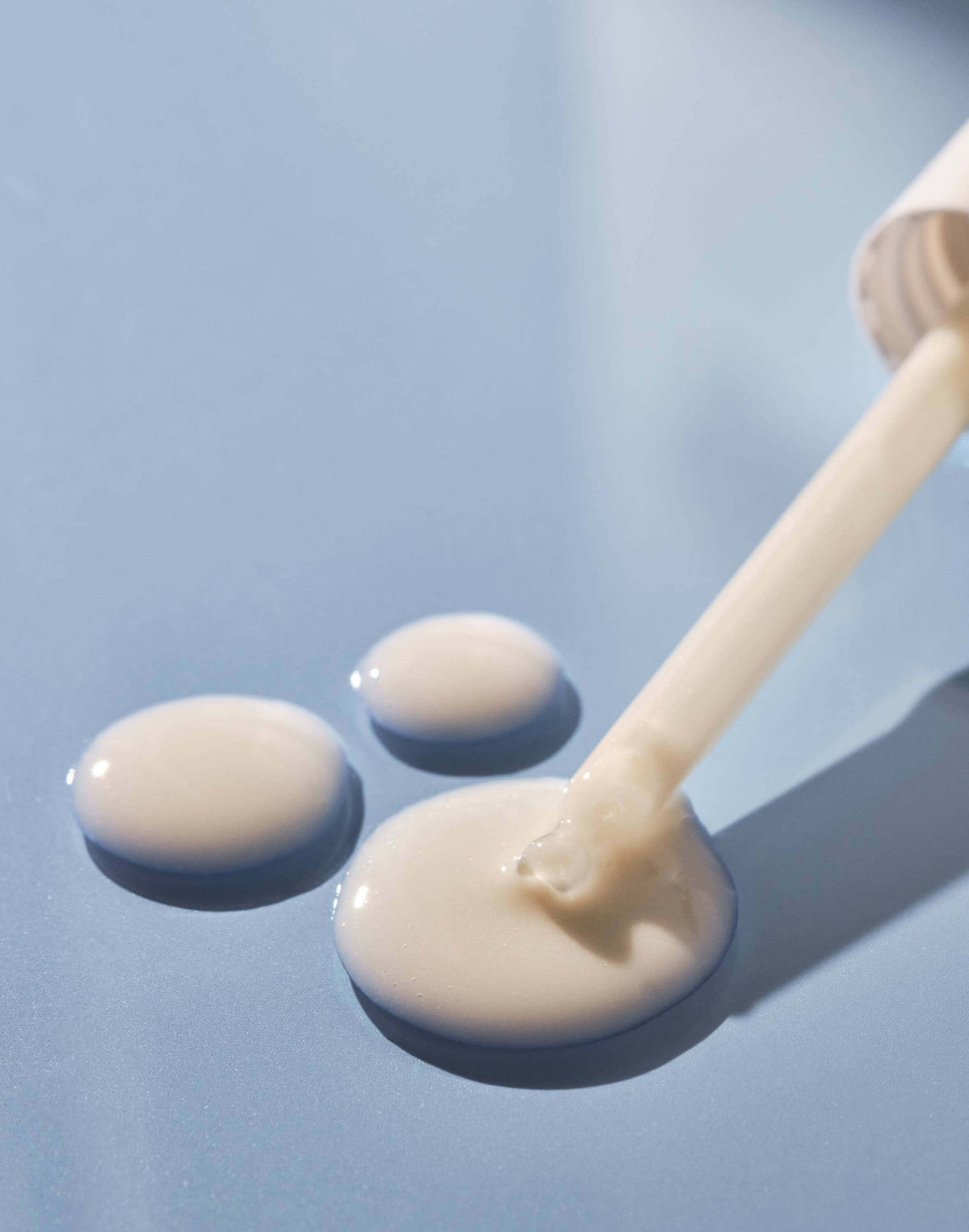 et al. Radiant Primer serum texture swatch